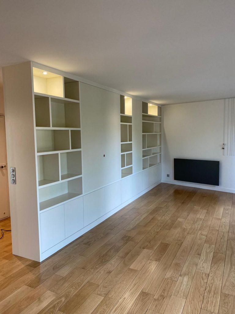 Les avantages d’un placard d’entrée sur mesure : Design et fonctionnalité pour votre hall d’entrée